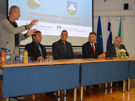 PODPIS POGODBE ZA DODELITEV NEPOVRATNIH EVROPSKIH KOHEZIJSKIH SREDSTEV 11