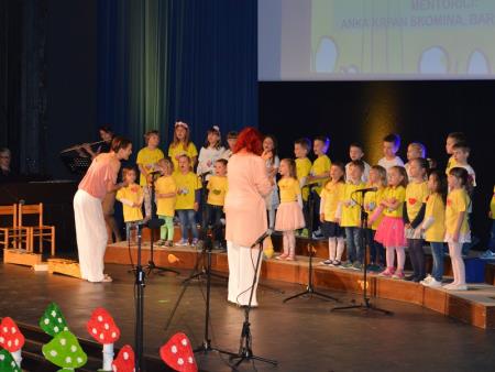 FESTIVAL OTROŠKIH PESMI IN PLESOV 11