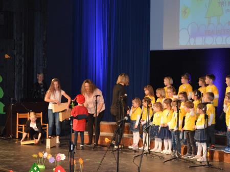 FESTIVAL OTROŠKIH PESMI IN PLESOV 22