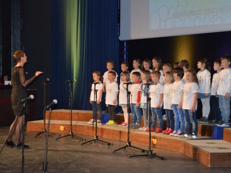 FESTIVAL OTROŠKIH PESMI IN PLESOV 44
