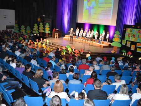 FESTIVAL OTROŠKIH PESMI IN PLESOV 60