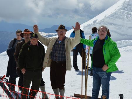 23. EMAVS NA KANINU 55