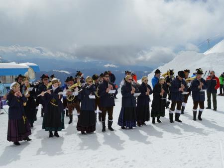 23. EMAVS NA KANINU 70