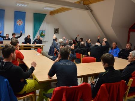 OBČNI ZBOR DRUŠTVA GRS BOVEC 16