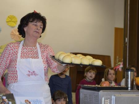 Z OTROKI KUHAJMO ZDRAVO 15