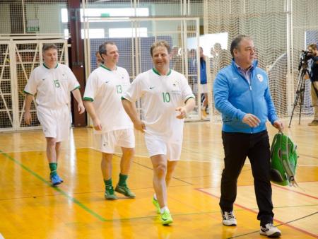 ŽIVIMO ŽIVLJENJE Z NASMEŠKOM 13