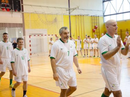 ŽIVIMO ŽIVLJENJE Z NASMEŠKOM 16