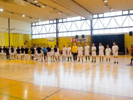 ŽIVIMO ŽIVLJENJE Z NASMEŠKOM 19