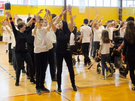 ŽIVIMO ŽIVLJENJE Z NASMEŠKOM 24