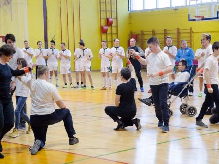 ŽIVIMO ŽIVLJENJE Z NASMEŠKOM 27