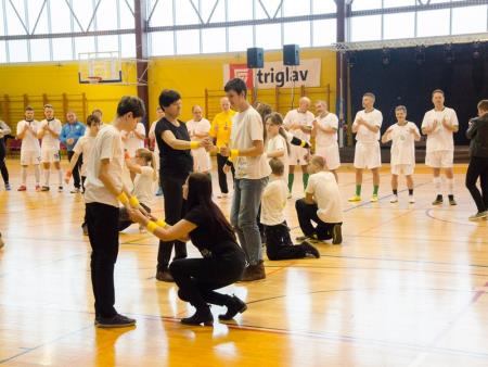 ŽIVIMO ŽIVLJENJE Z NASMEŠKOM 28