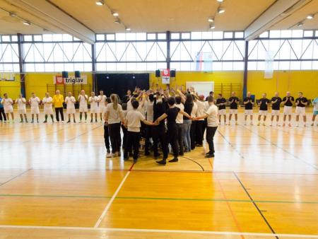 ŽIVIMO ŽIVLJENJE Z NASMEŠKOM 29