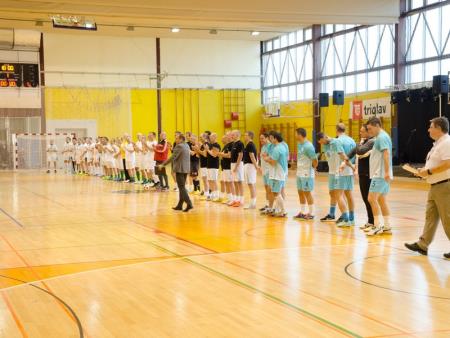 ŽIVIMO ŽIVLJENJE Z NASMEŠKOM 32