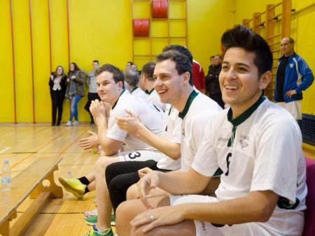 ŽIVIMO ŽIVLJENJE Z NASMEŠKOM 33