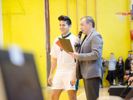 ŽIVIMO ŽIVLJENJE Z NASMEŠKOM 37