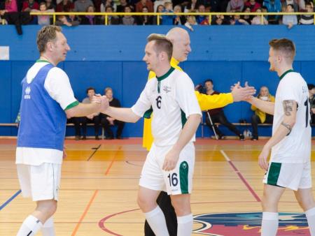 ŽIVIMO ŽIVLJENJE Z NASMEŠKOM 41