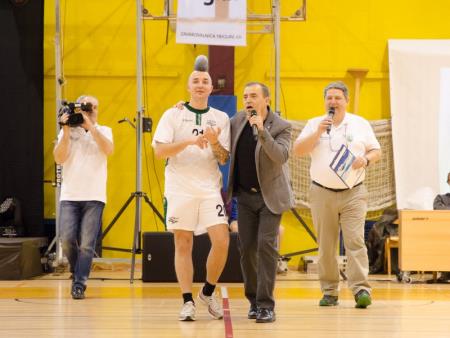 ŽIVIMO ŽIVLJENJE Z NASMEŠKOM 48