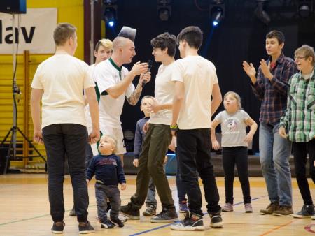 ŽIVIMO ŽIVLJENJE Z NASMEŠKOM 50