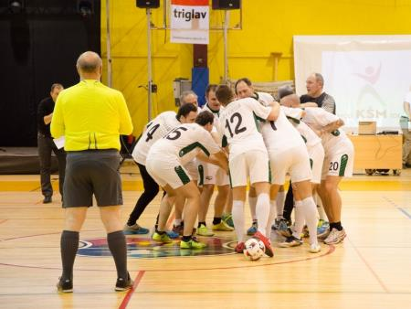 ŽIVIMO ŽIVLJENJE Z NASMEŠKOM 51