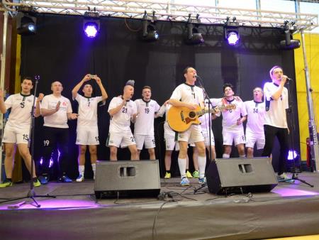 ŽIVIMO ŽIVLJENJE Z NASMEŠKOM 52