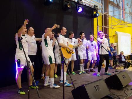 ŽIVIMO ŽIVLJENJE Z NASMEŠKOM 55