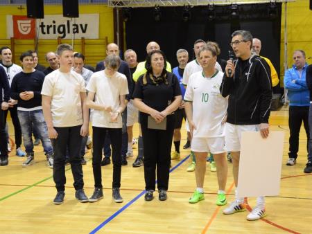 ŽIVIMO ŽIVLJENJE Z NASMEŠKOM 69