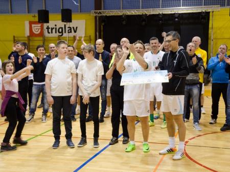 ŽIVIMO ŽIVLJENJE Z NASMEŠKOM 70