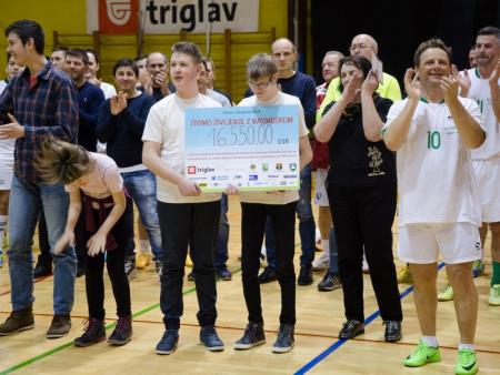 ŽIVIMO ŽIVLJENJE Z NASMEŠKOM 72