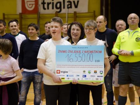 ŽIVIMO ŽIVLJENJE Z NASMEŠKOM 73