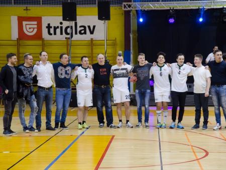 ŽIVIMO ŽIVLJENJE Z NASMEŠKOM 77