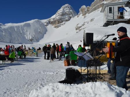 IZJEMNA SNEŽNA VESELICA NA SMUČIŠČU KANIN 9