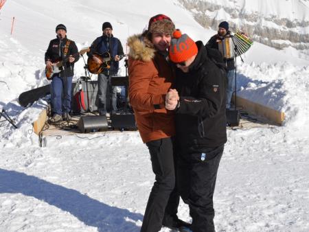 IZJEMNA SNEŽNA VESELICA NA SMUČIŠČU KANIN 17