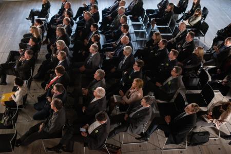 Z ŽUPANI VODILNIH DESTINACIJ SLOVENSKEGA TURIZMA O AKTIVNEM URESNIČEVANJU NOVE TURISTIČNE STRATEGIJE 1