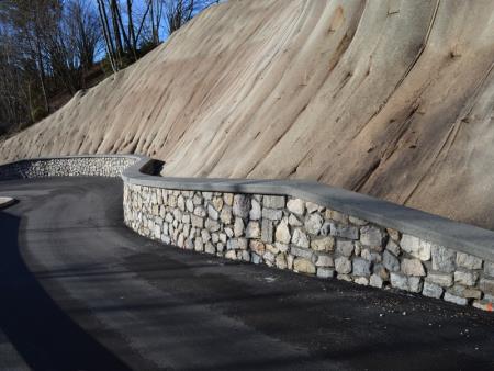 PRIKLJUČEK CESTE RAVNI LAZ LIČNO UREJEN 3