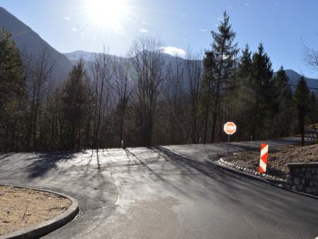 PRIKLJUČEK CESTE RAVNI LAZ LIČNO UREJEN 5