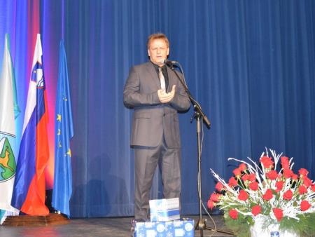 ŽUPANOV NOVOLETNI SPREJEM 3