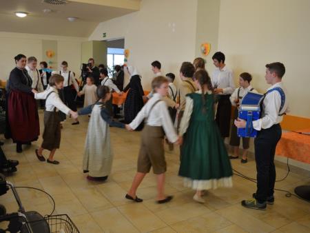 OBISK STANOVALCEV DOMOV UPOKOJENCEV 8