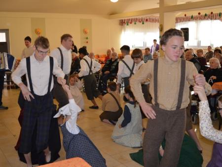 OBISK STANOVALCEV DOMOV UPOKOJENCEV 13