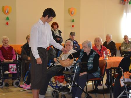 OBISK STANOVALCEV DOMOV UPOKOJENCEV 15