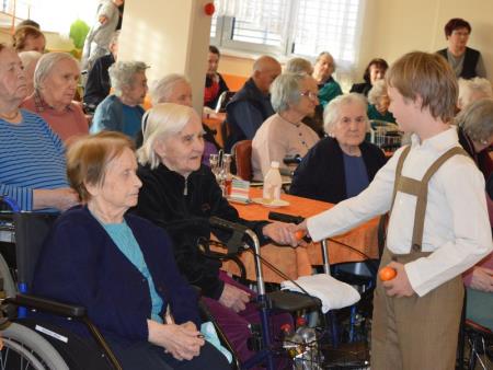 OBISK STANOVALCEV DOMOV UPOKOJENCEV 16