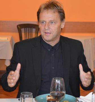 VELEPOSLANIKI NA POTI MIRU 10