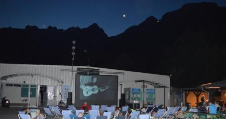 PRVI FILM LETNEGA KINA Z ODLIČNO UDELEŽBO 1