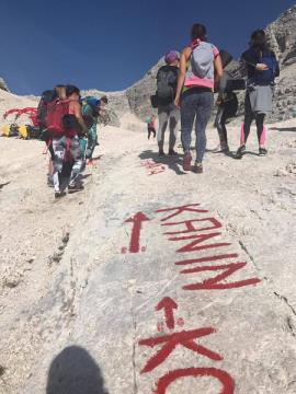 IZJEMNA JOGA NAD 2200 METRI NAD MORJEM 1