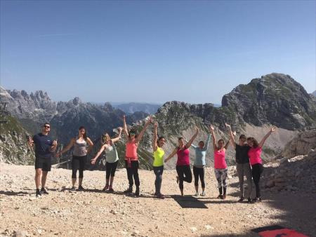 IZJEMNA JOGA NAD 2200 METRI NAD MORJEM 2