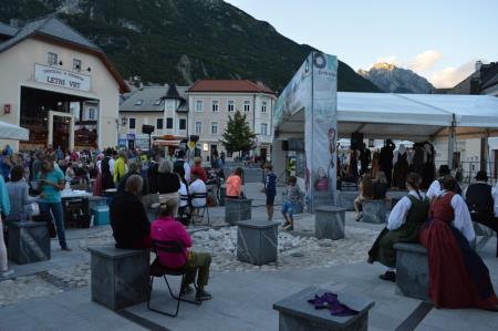 FESTIVAL FOLKLORNIH SKUPIN 10