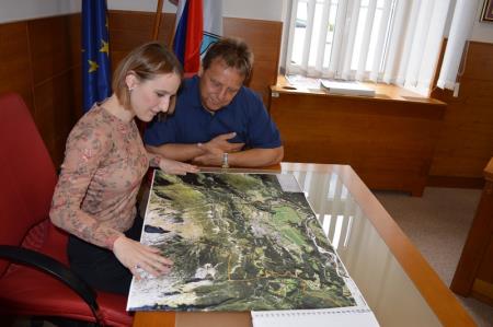 ŽUPAN SPREJEL PREŠERNOVO NAGRAJENKO 3