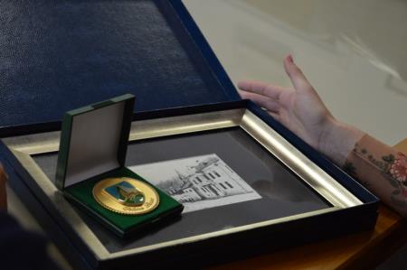 ŽUPAN SPREJEL PREŠERNOVO NAGRAJENKO 7