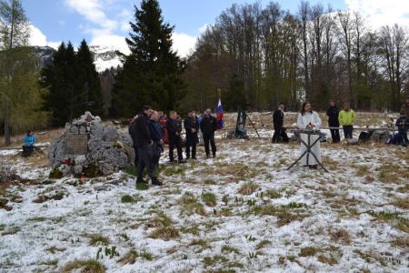 POLAGANJE VENCEV PADLIM PARTIZANOM NA PLANINI GOLOBAR 2