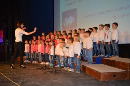 8.FESTIVAL OTROŠKIH PESMI IN PLESOV 11