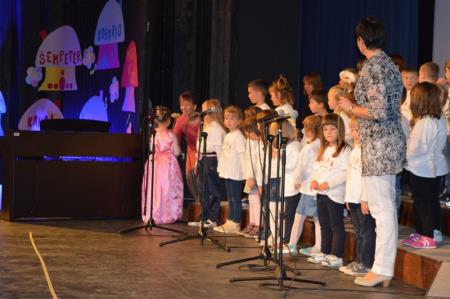 8.FESTIVAL OTROŠKIH PESMI IN PLESOV 27